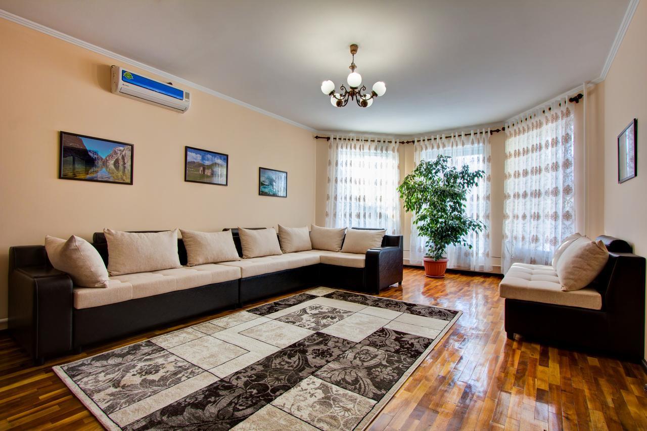 Centre Hostel Bishkek Exterior photo