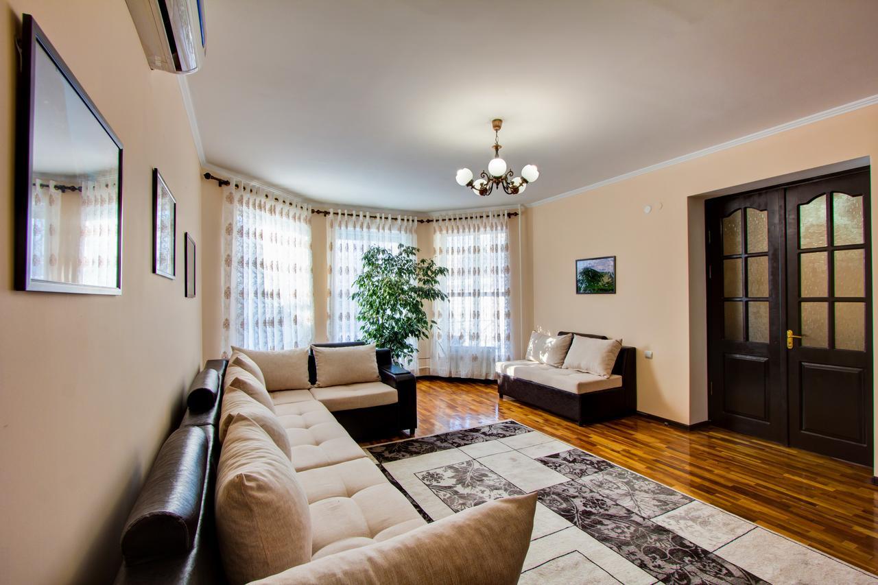 Centre Hostel Bishkek Exterior photo